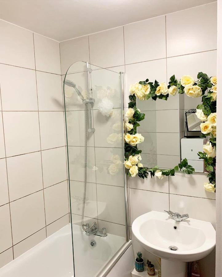 ロンドンGarden Beautiful Cozy Flat , Recent Decorated.アパートメント エクステリア 写真