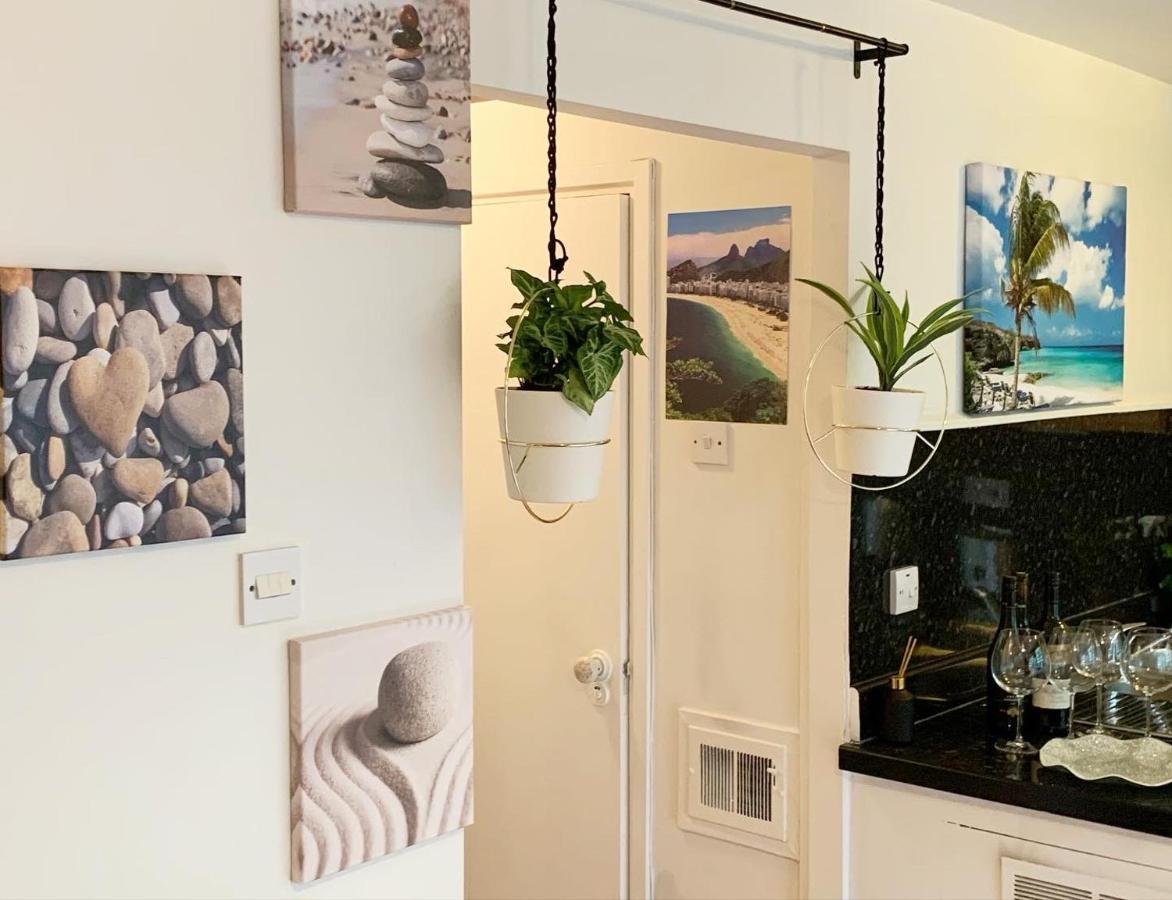 ロンドンGarden Beautiful Cozy Flat , Recent Decorated.アパートメント エクステリア 写真