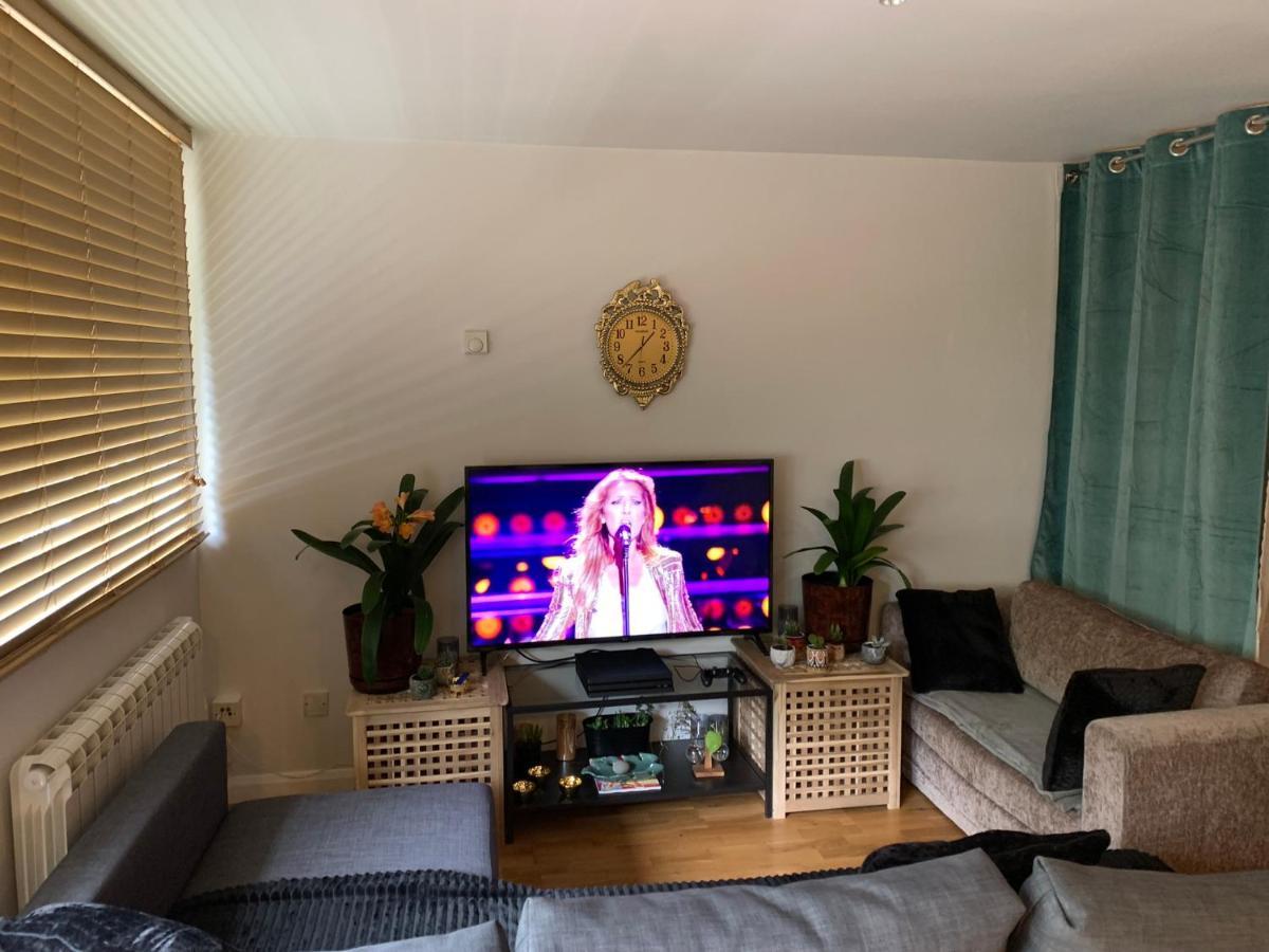 ロンドンGarden Beautiful Cozy Flat , Recent Decorated.アパートメント エクステリア 写真