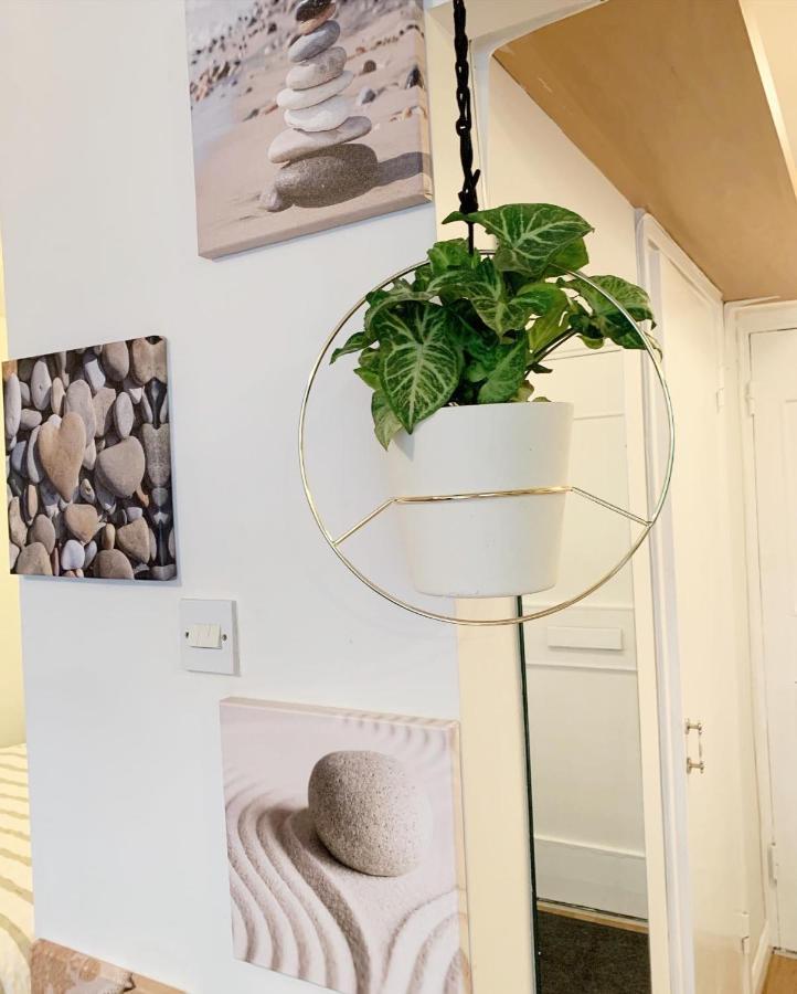 ロンドンGarden Beautiful Cozy Flat , Recent Decorated.アパートメント エクステリア 写真