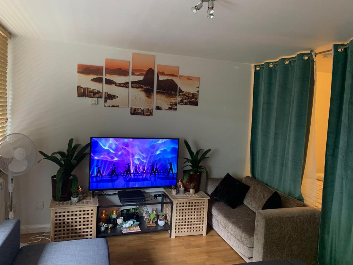 ロンドンGarden Beautiful Cozy Flat , Recent Decorated.アパートメント エクステリア 写真