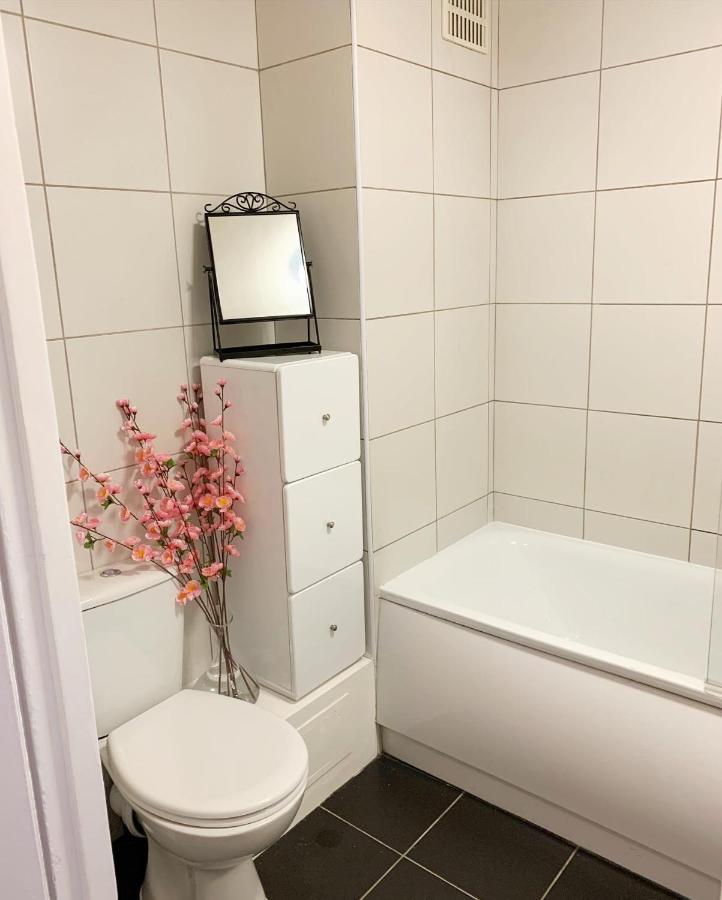 ロンドンGarden Beautiful Cozy Flat , Recent Decorated.アパートメント エクステリア 写真