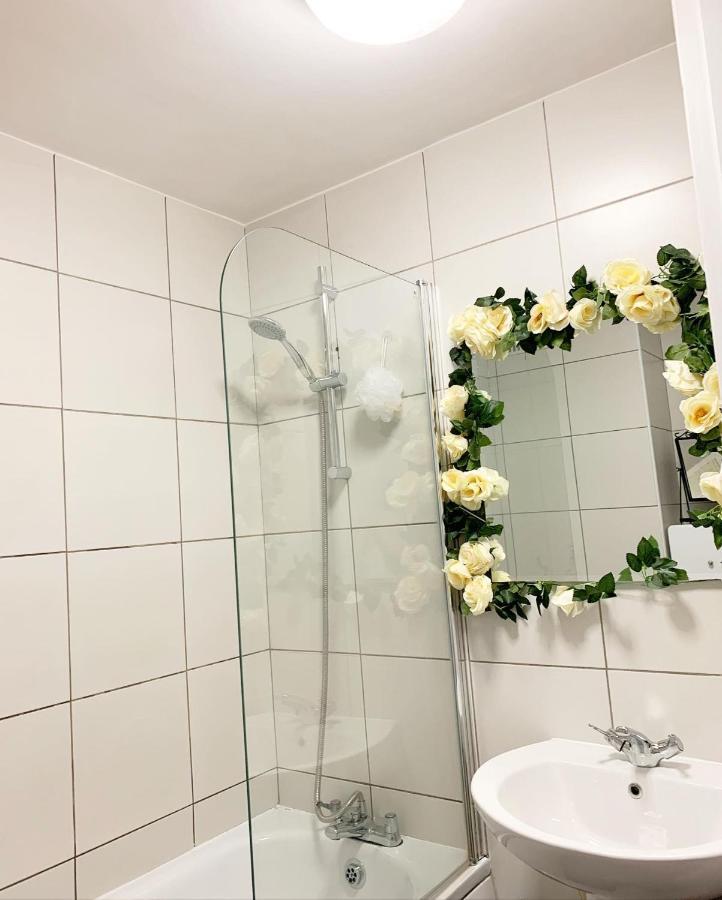 ロンドンGarden Beautiful Cozy Flat , Recent Decorated.アパートメント エクステリア 写真