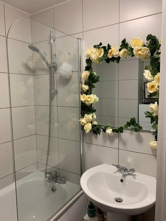 ロンドンGarden Beautiful Cozy Flat , Recent Decorated.アパートメント エクステリア 写真